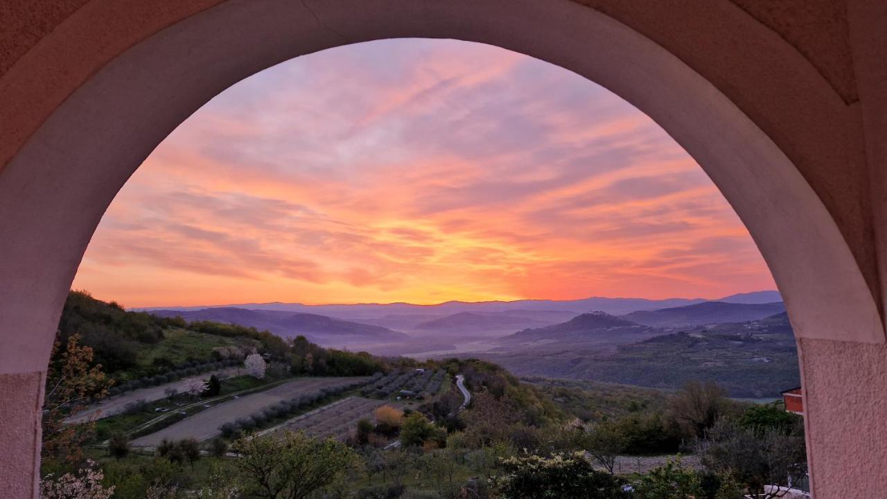 Apartment Cristina With Stunning View Vizinada Bagian luar foto