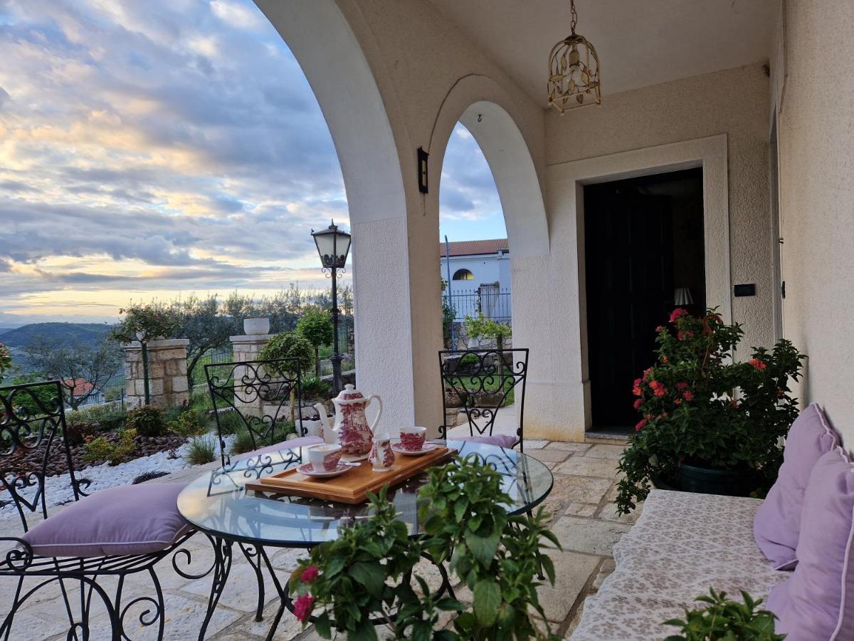 Apartment Cristina With Stunning View Vizinada Bagian luar foto